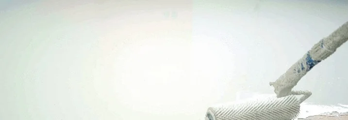 Epoxidharz-Grundierung mit einer Stachelwalze auftragen